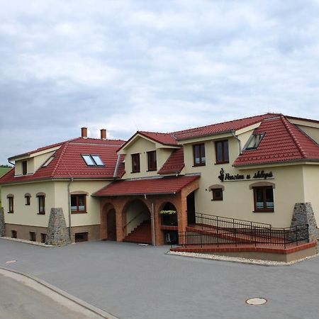 Penzion U Sklepu Hotel Hovorany Eksteriør billede